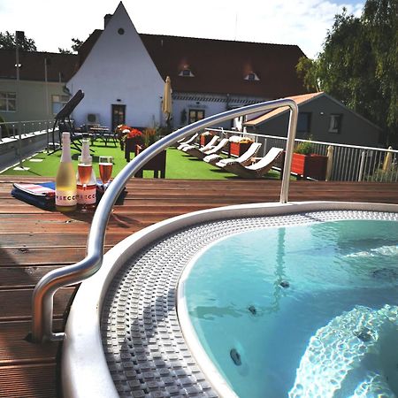 Knize Ferdinand Apartments Микулов Екстериор снимка