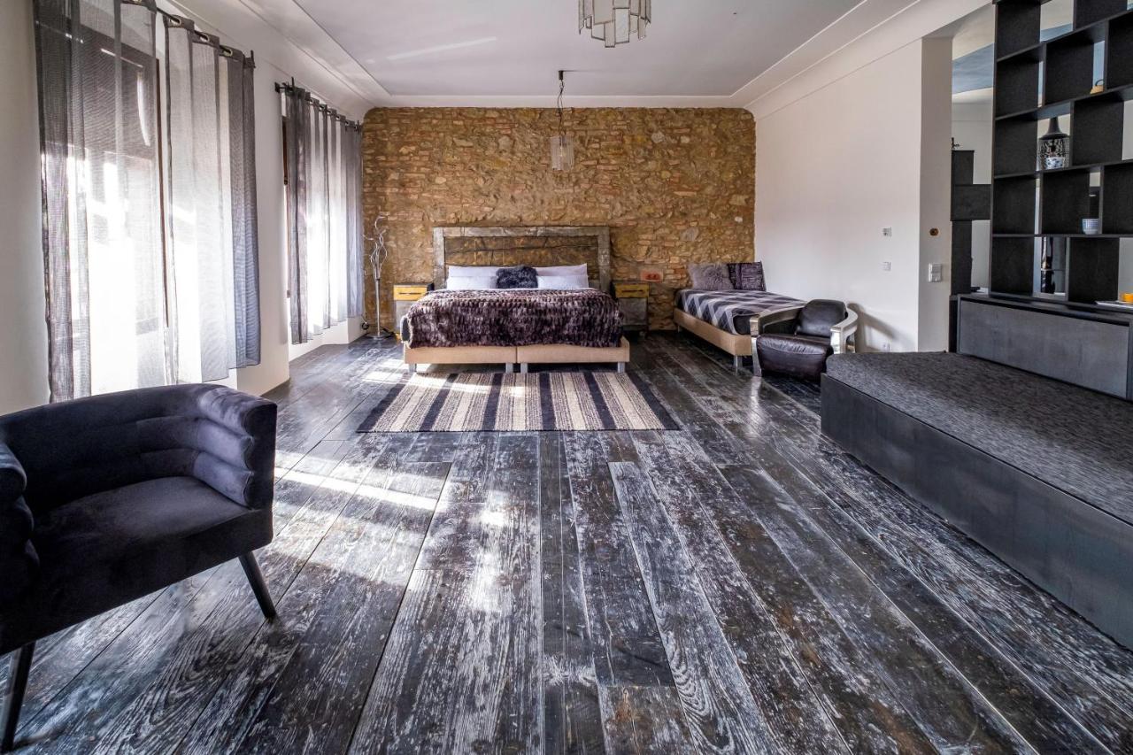 Knize Ferdinand Apartments Микулов Екстериор снимка