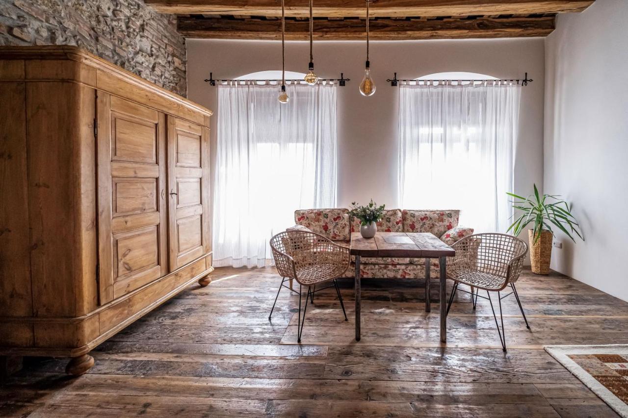 Knize Ferdinand Apartments Микулов Екстериор снимка