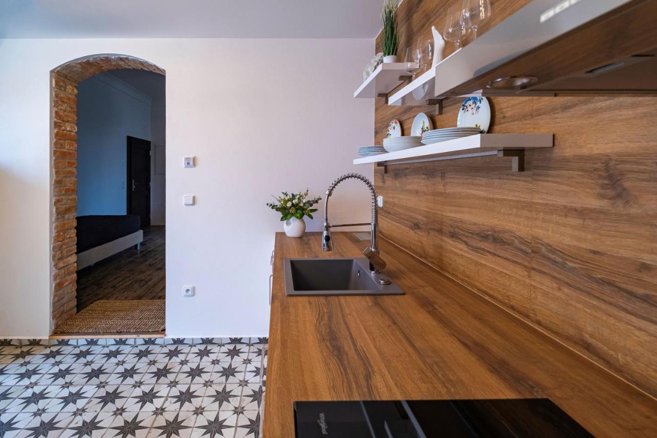 Knize Ferdinand Apartments Микулов Екстериор снимка