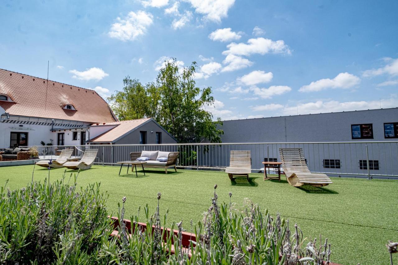 Knize Ferdinand Apartments Микулов Екстериор снимка