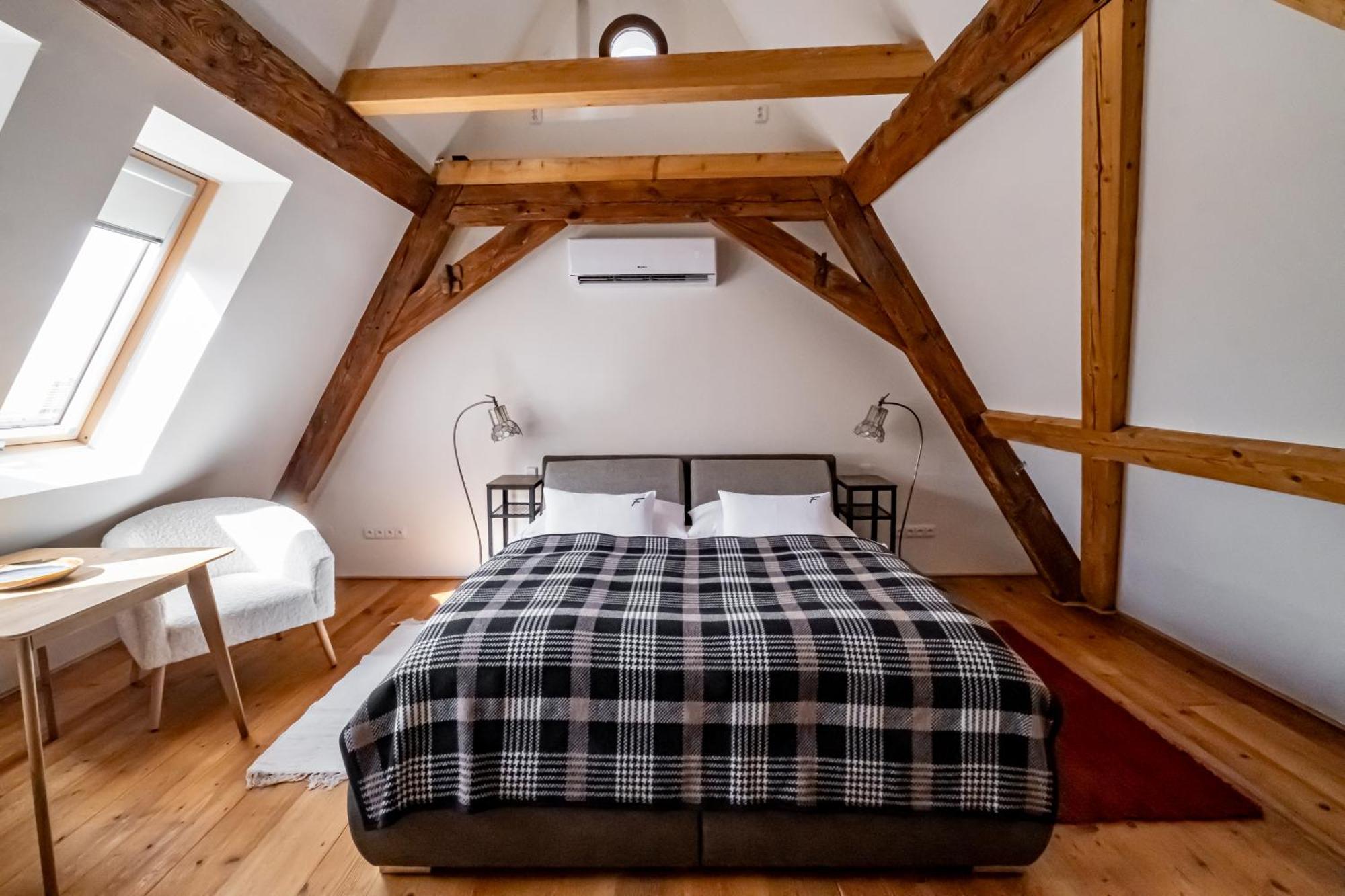 Knize Ferdinand Apartments Микулов Екстериор снимка