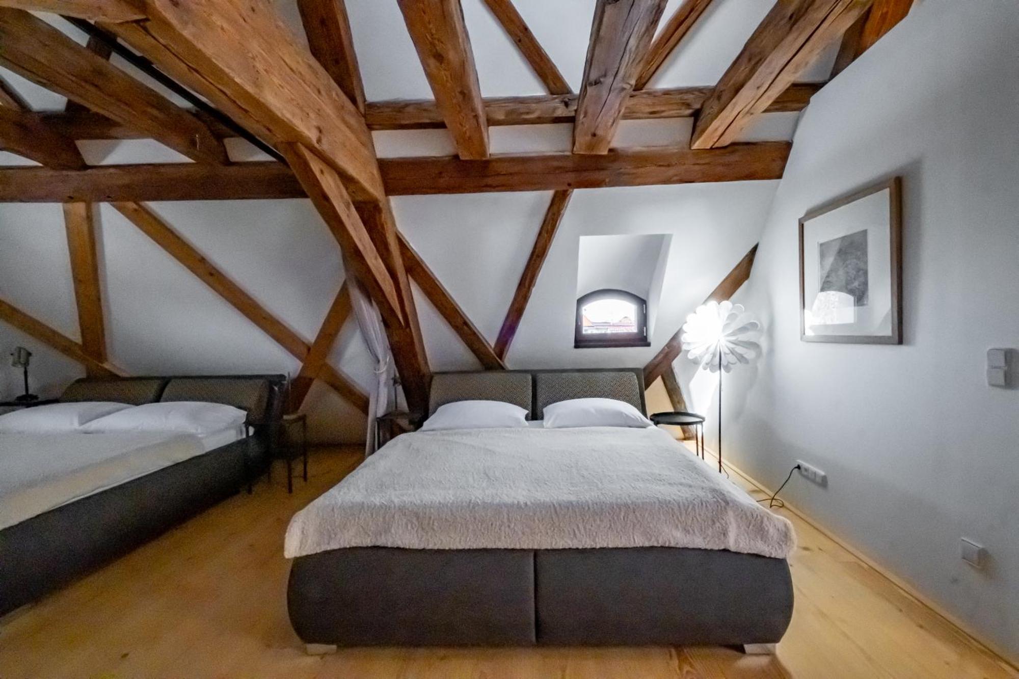 Knize Ferdinand Apartments Микулов Екстериор снимка