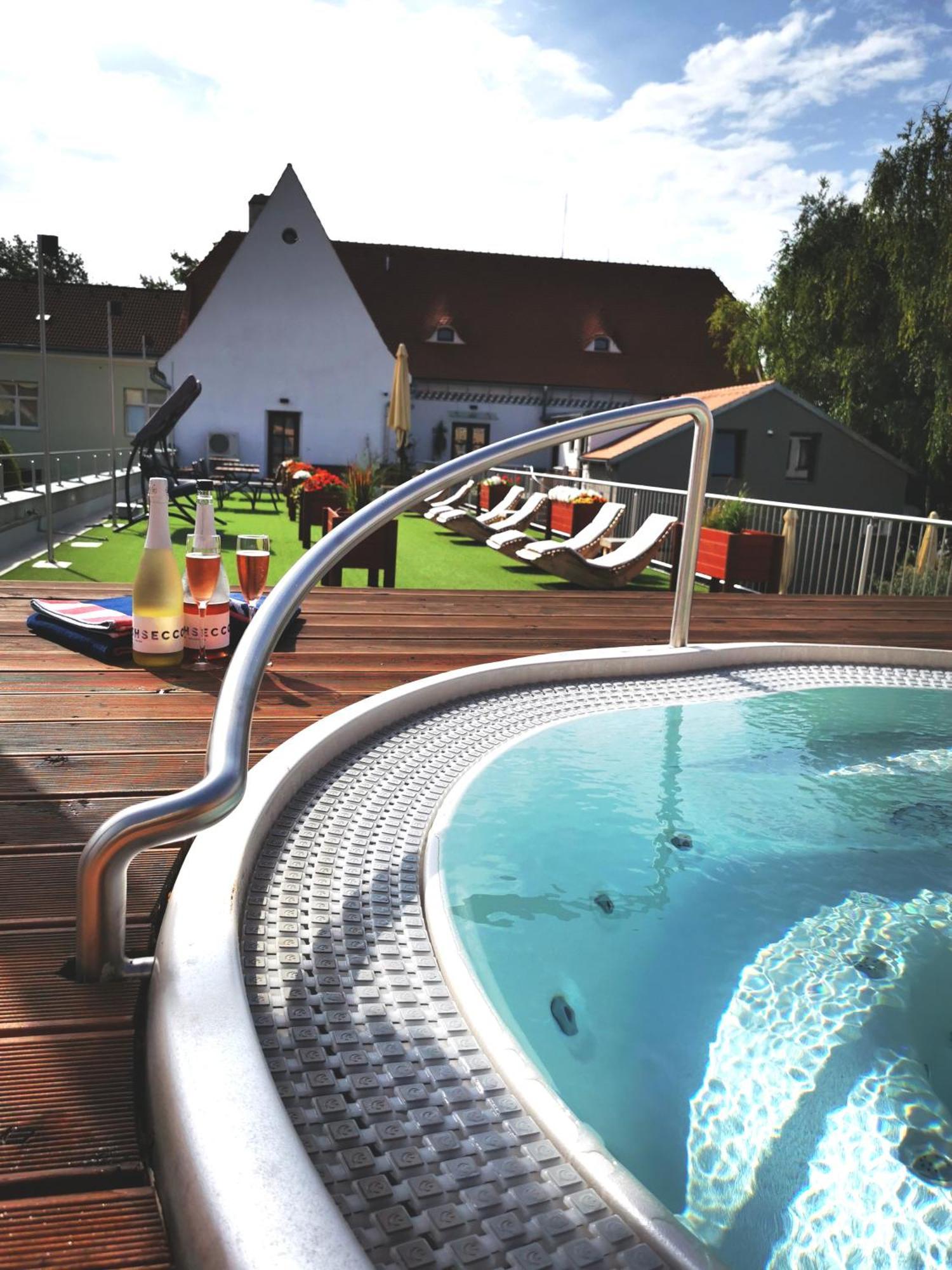 Knize Ferdinand Apartments Микулов Екстериор снимка